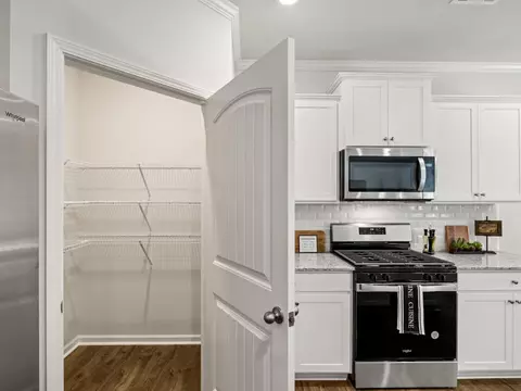 8278 Castleton Dr, Fairburn, GA 30213 photo 9