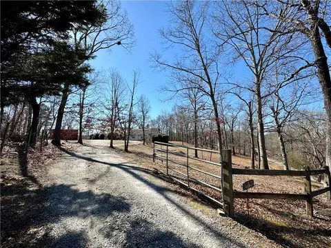659 Ridge Ln, Lula, GA 30554