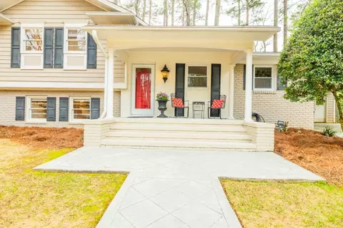 1611 Rochelle Dr, Dunwoody, GA 30338
