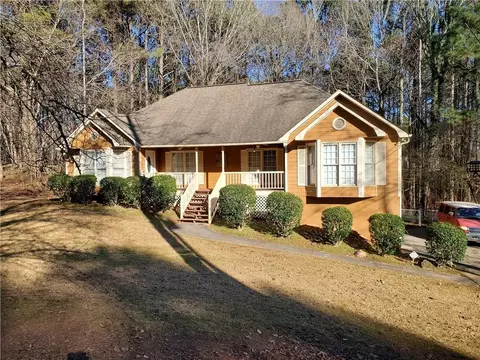 40 Maplelake Ct, Acworth, GA 30101