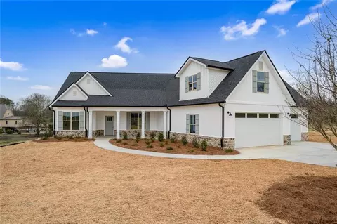 136 Oakland Dr SE, Calhoun, GA 30701