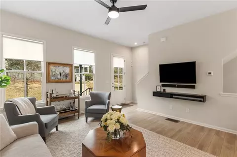 1095 Crest Cir SE, Atlanta, GA 30312