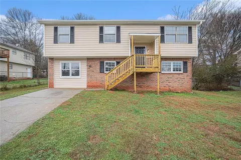 2718 Oxford Dr, Decatur, GA 30034