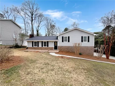 1252 La Mesa Dr, Lawrenceville, GA 30043