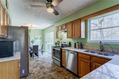 Kitchen - 4020 E Meadow Dr, Duluth, GA 30096 photo 7 of 7