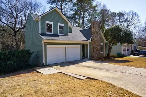 Exterior - 4020 E Meadow Dr, Duluth, GA 30096 photo 13 of 14