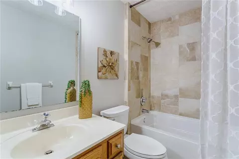 Bath - 4020 E Meadow Dr, Duluth, GA 30096 photo 5 of 5