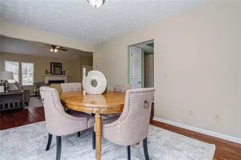 Dining - 4020 E Meadow Dr, Duluth, GA 30096 photo 2 of 5