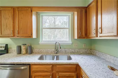 Kitchen - 4020 E Meadow Dr, Duluth, GA 30096 photo 3 of 7