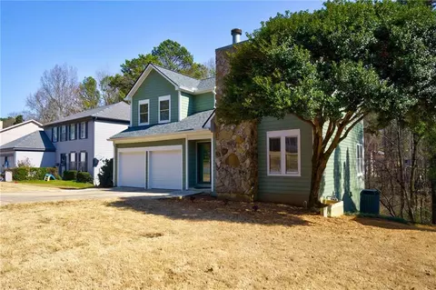 Exterior - 4020 E Meadow Dr, Duluth, GA 30096 photo 4 of 14