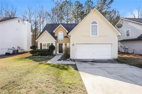 332 Breeze Mdw, Fairburn, GA 30213