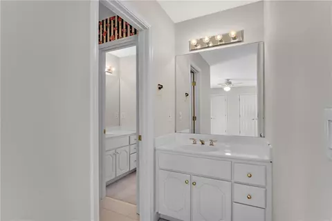 Bath - 7325 Craigleith Dr, Duluth, GA 30097 photo 7 of 8