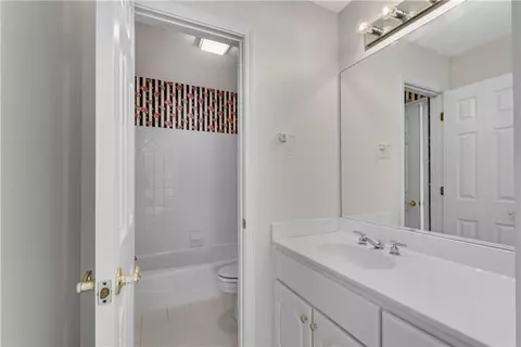 Bath - 7325 Craigleith Dr, Duluth, GA 30097 photo 5 of 8