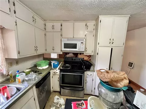 Kitchen - 148 Circle Rd, Dacula, GA 30019 photo 3 of 4