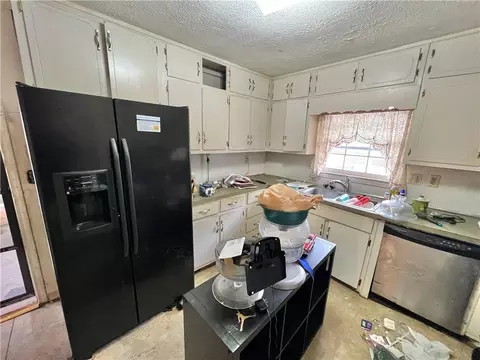 Kitchen - 148 Circle Rd, Dacula, GA 30019 photo 2 of 4