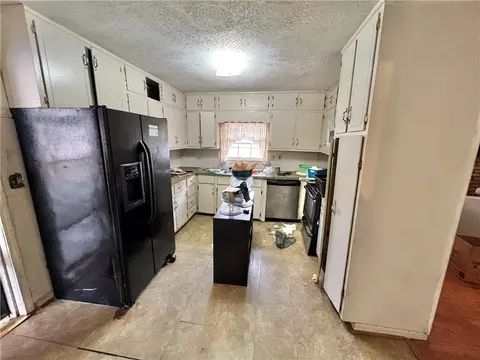 Kitchen - 148 Circle Rd, Dacula, GA 30019 photo 1 of 4