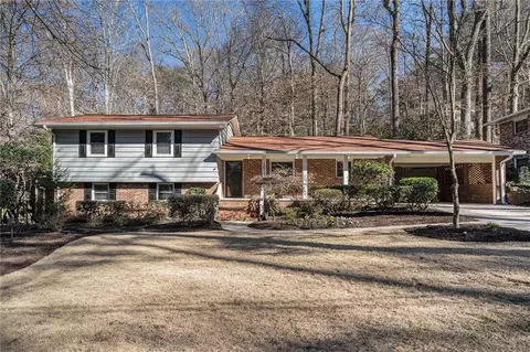 1011 Vistavia Cir, Decatur, GA 30033