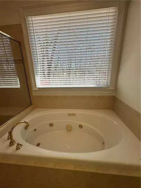 Bath - 8945 Forest Path Dr, Gainesville, GA 30506 photo 9 of 12