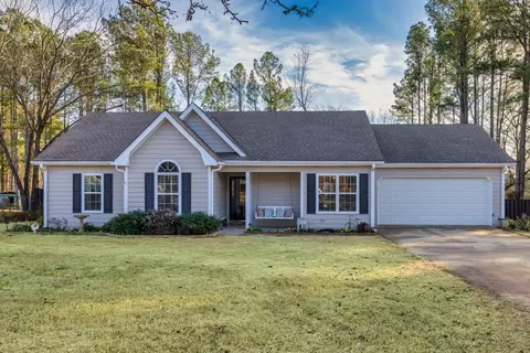 16 Herald Dr, Bethlehem, GA 30620