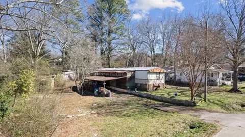1073 Wade Dr, Gainesville, GA 30501