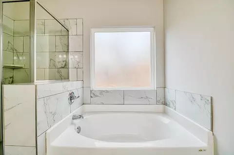 Bath - 340 Willow Shoals Dr, Covington, GA 30016 photo 5 of 9