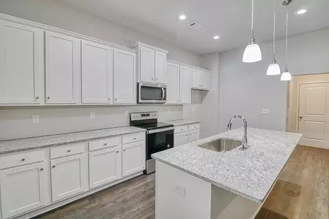 Kitchen - 340 Willow Shoals Dr, Covington, GA 30016 photo 2 of 4