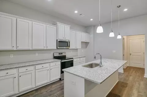 Kitchen - 340 Willow Shoals Dr, Covington, GA 30016 photo 4 of 4