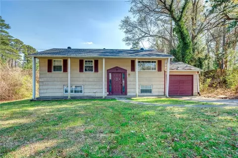 1374 Willow Dr, Riverdale, GA 30296
