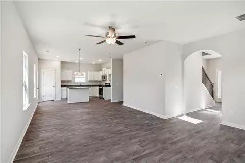 Living - 295 Quail Forest Cir, Toccoa, GA 30577 photo 2 of 5