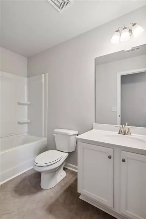 Bath - 295 Quail Forest Cir, Toccoa, GA 30577 photo 4 of 9