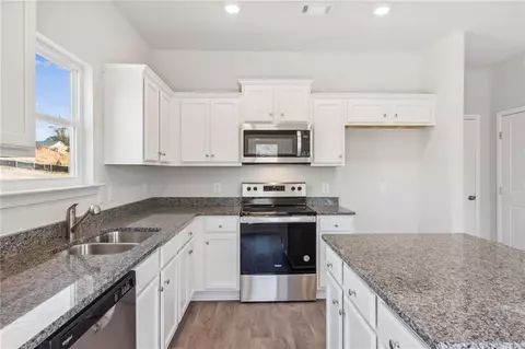 Kitchen - 295 Quail Forest Cir, Toccoa, GA 30577 photo 4 of 6