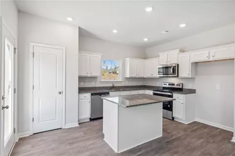 Kitchen - 295 Quail Forest Cir, Toccoa, GA 30577 photo 3 of 6