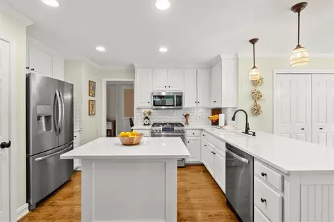 Kitchen - 1820 Oak Wind Ln, Buford, GA 30519 photo 5 of 6