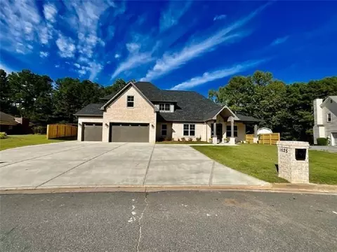 1625 Peachcrest Dr, Lawrenceville, GA 30043