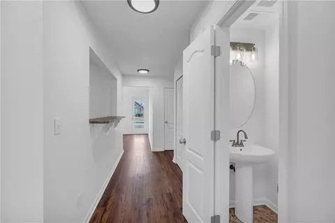 Entry Way - 240 Lakeview Trl, Covington, GA 30016 photo 5 of 9