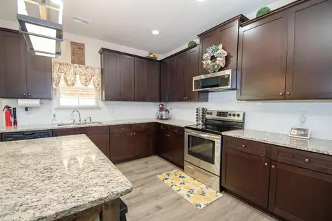 Kitchen - 1016 Bluecoat Cir, Hampton, GA 30228 photo 3 of 5