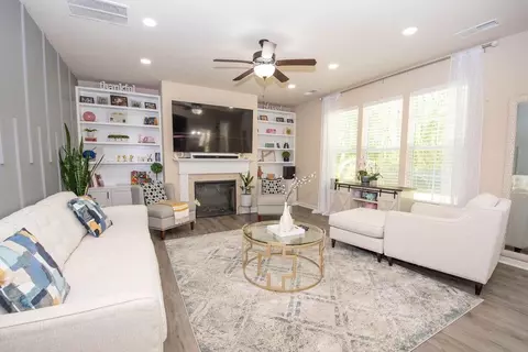 Living - 1016 Bluecoat Cir, Hampton, GA 30228 photo 3 of 5