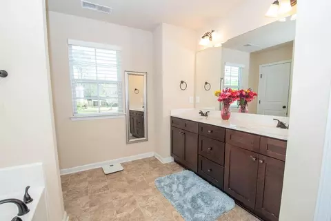 Bath - 1016 Bluecoat Cir, Hampton, GA 30228 photo 2 of 4