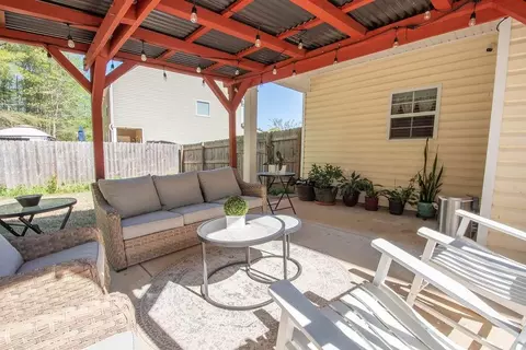 Exterior - 1016 Bluecoat Cir, Hampton, GA 30228 photo 8 of 10