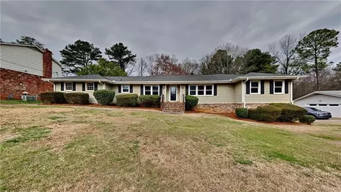2672 Club Forest Dr, Conyers, GA 30013