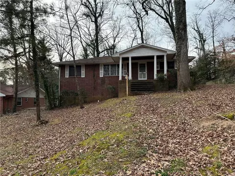 2586 Woodhill Cir, East Point, GA 30344