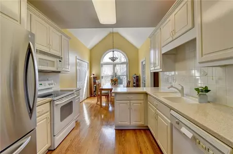 3660 Paddock Xing, Suwanee, GA 30024 photo 9