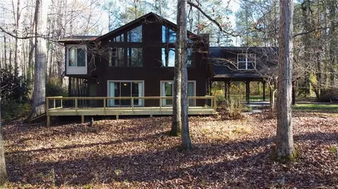 970 Lake Stone Lea Dr, Oxford, GA 30054
