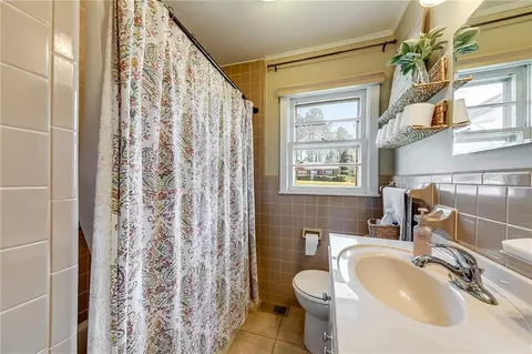 Bath - 482 Scott St, Commerce, GA 30529 photo 1 of 2