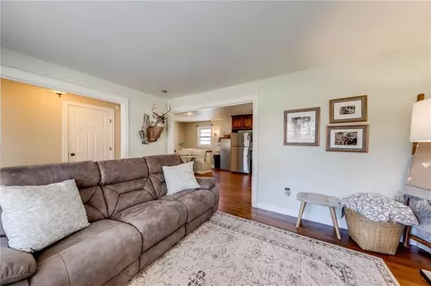Living - 482 Scott St, Commerce, GA 30529 photo 2 of 3