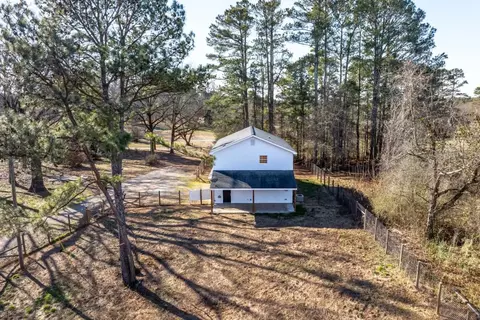 Exterior - 1811 Rock Creek Rd, Toccoa, GA 30577 photo 2 of 14