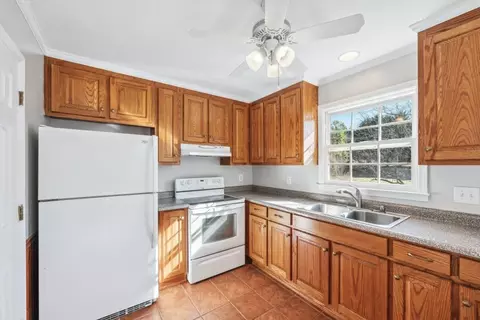 Kitchen - 1811 Rock Creek Rd, Toccoa, GA 30577 photo 2 of 2