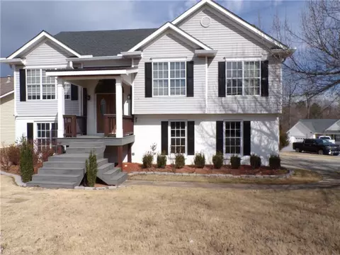 125 Jackson Bluff Ct, Lawrenceville, GA 30044