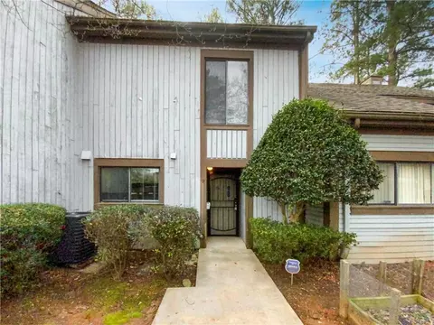10 Willowick Dr, Lithonia, GA 30038