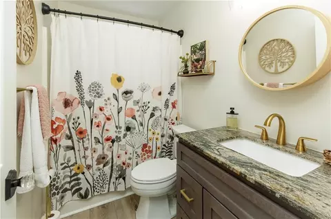 Bath - 505 Heddingham Ct, Milton, GA 30004 photo 4 of 4